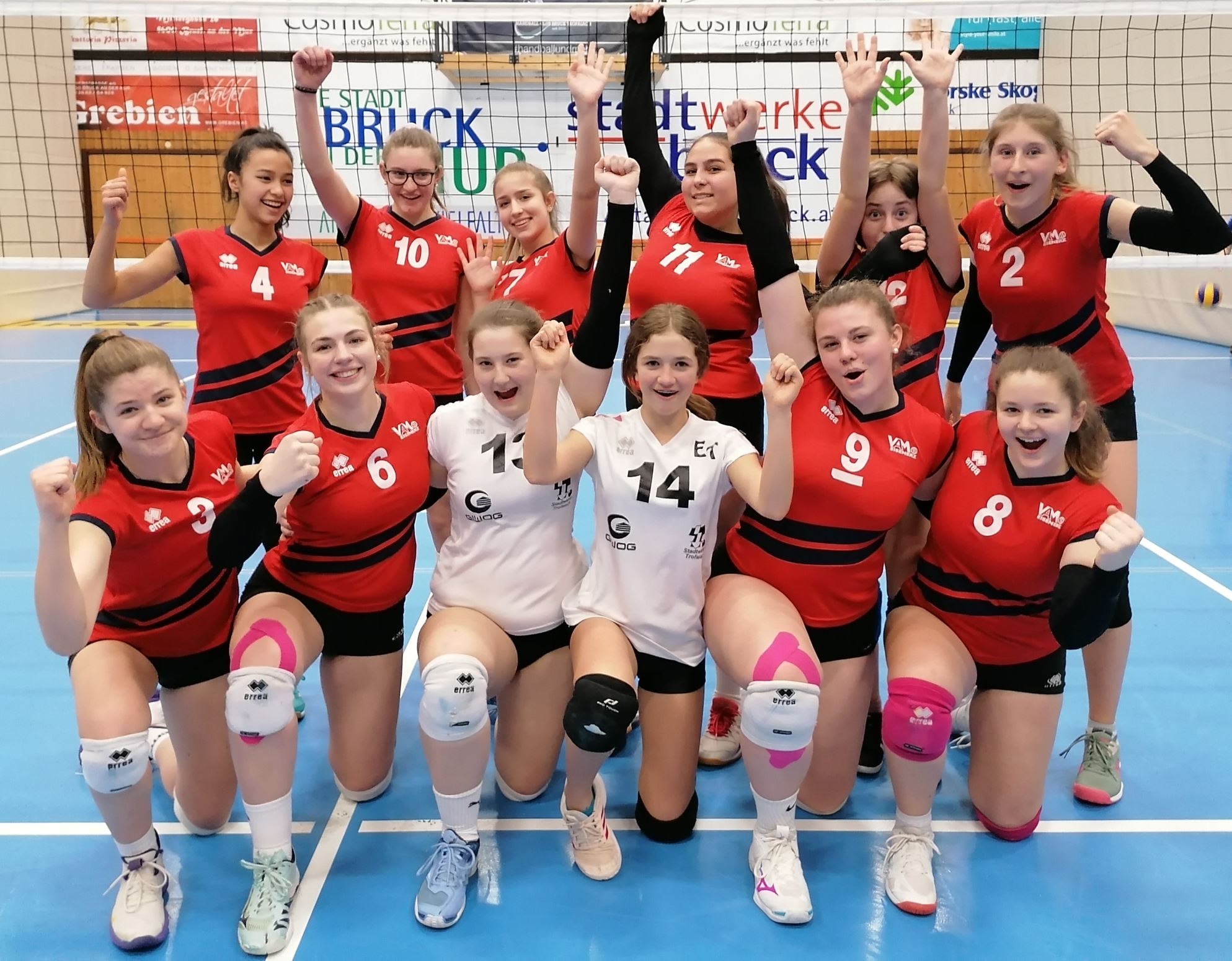 Mannschaftsfoto des U18 Teams 2021/22 nach dem Gruppensieg